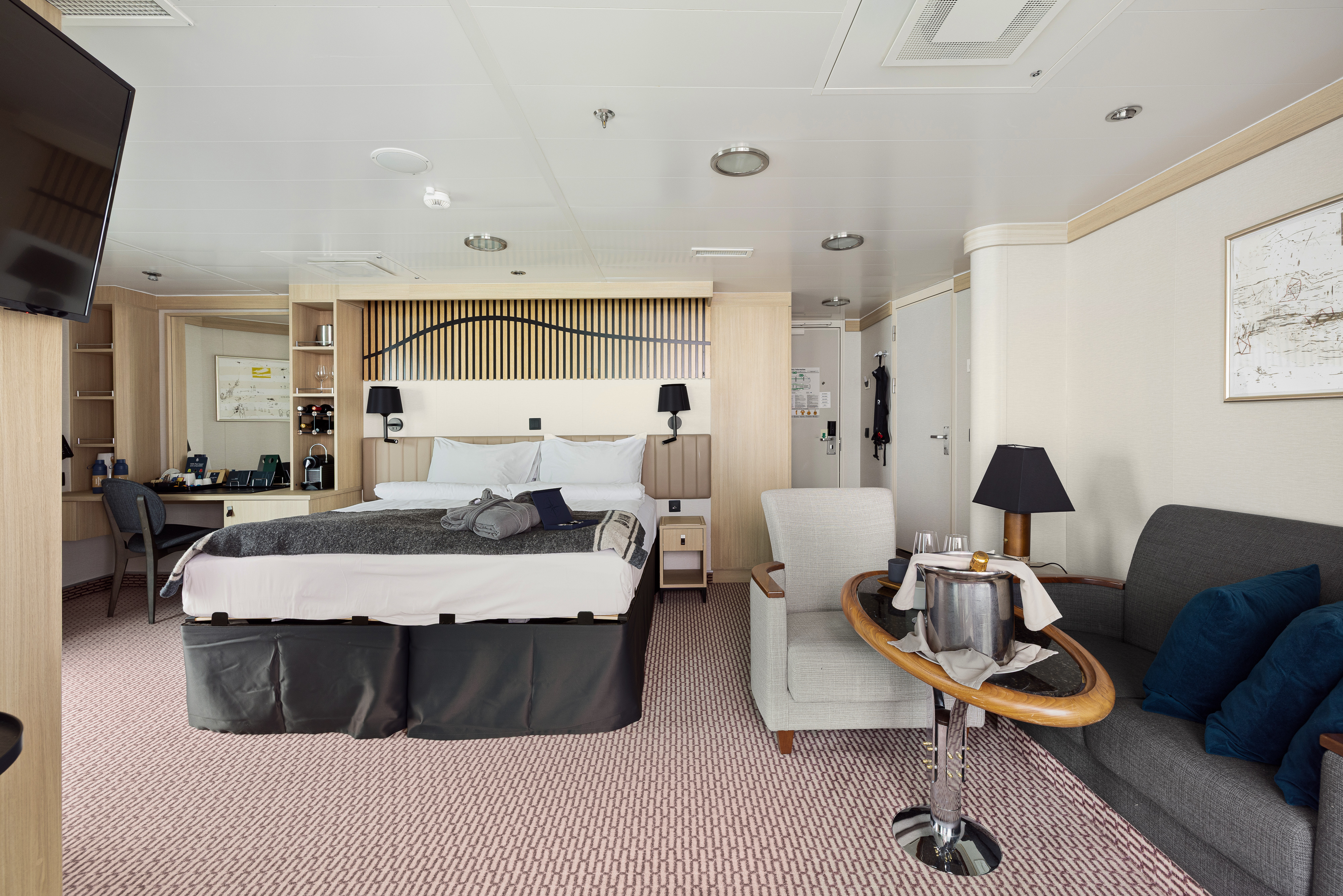 Expedition Suite | Grand Suite with balcony